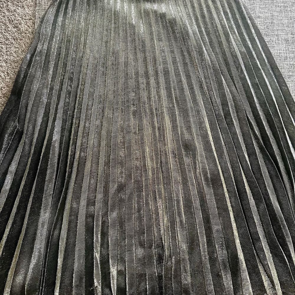 Lulus Metallic Pleated Mini Skirt Black Gold Shimmer skirt  Size Medium - Picture 7 of 8